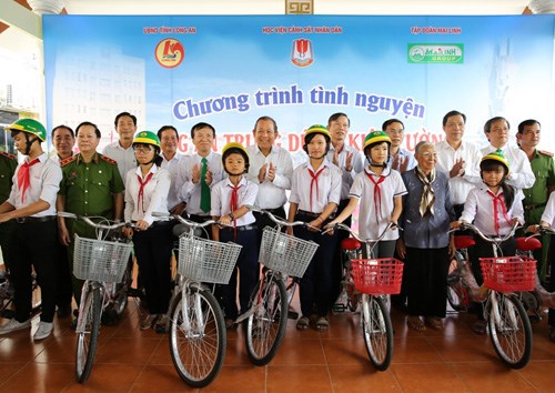 Phó Thủ tướng Thường trực dự chương trình ‘Long An trung dũng kiên cường’ - ảnh 3